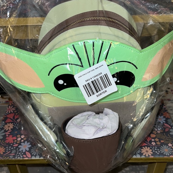 Loungefly Star Wars The Mandalorian The Child with Cup Mini Backpack - Picture 6 of 8